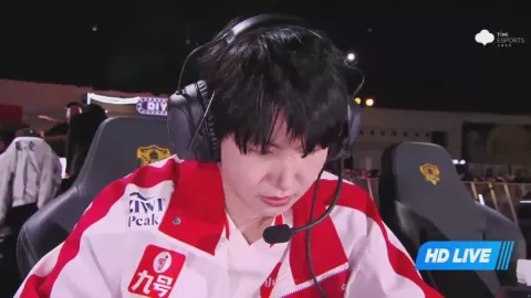 Poster siaran 成都AG超玩会 VS 上海EDG.M